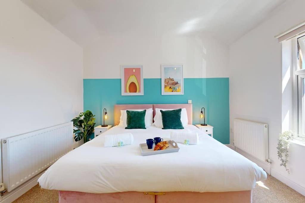 Centre - 2 Bed Apartment- Free Parking & Netflix Apartment