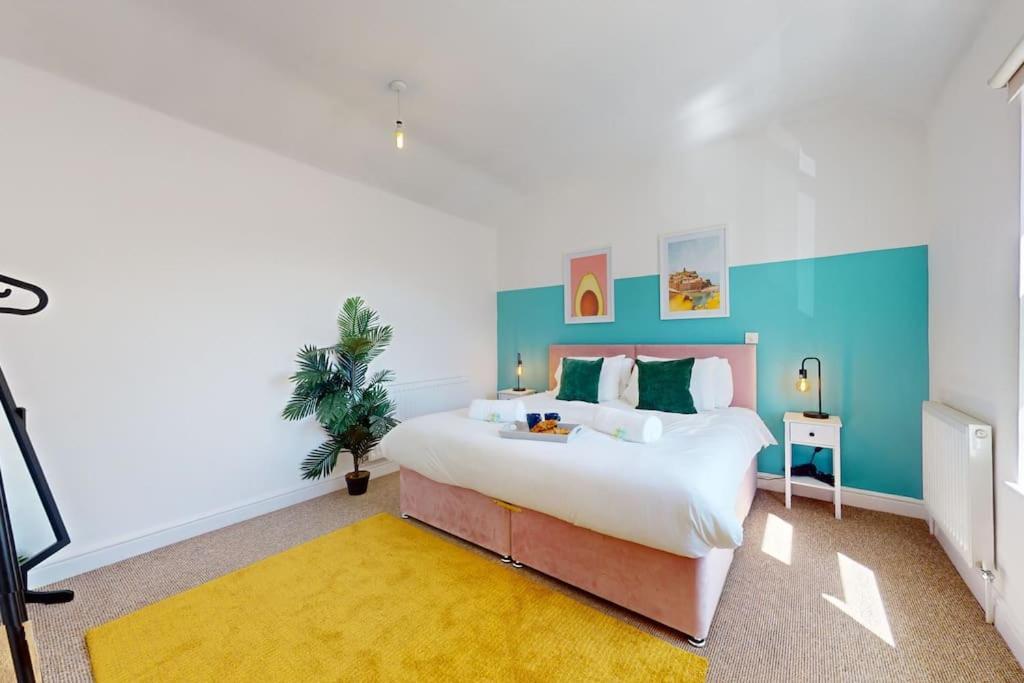 Apartment Centre - 2 Bed Apartment- Free Parking & Netflix *