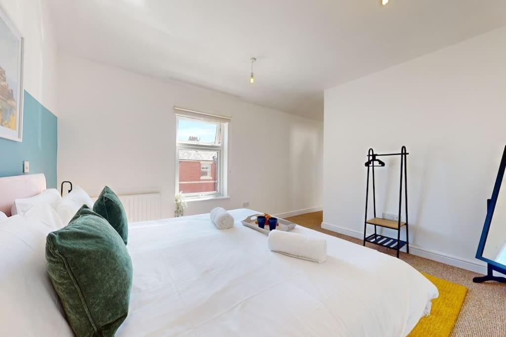 Centre - 2 Bed Apartment- Free Parking & Netflix * Cardiff