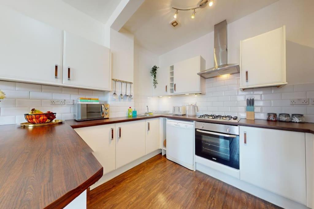 Centre - 2 Bed Apartment- Free Parking & Netflix Apartment Cardiff
