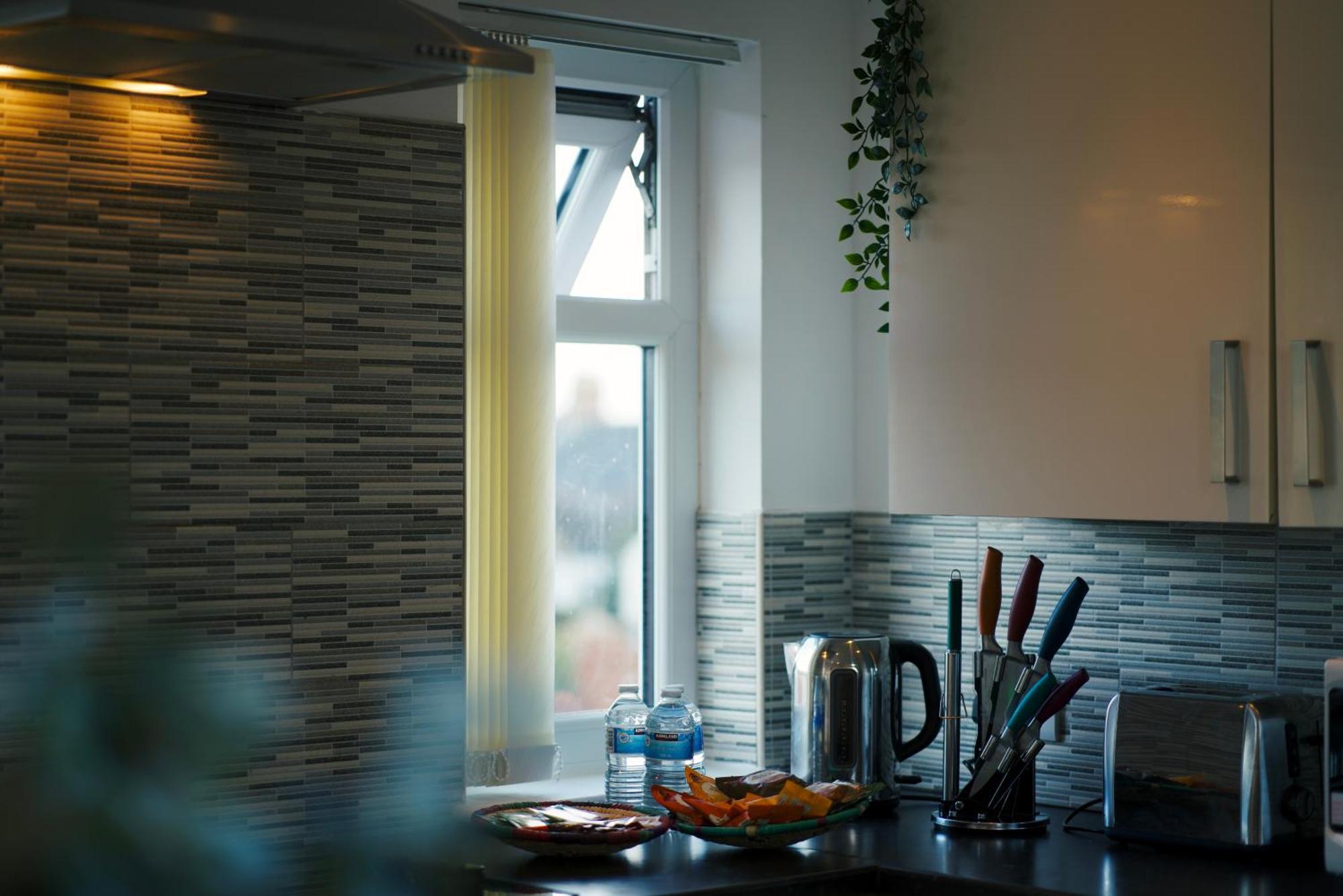 Luxury 3 Bed Centre Apartment *
