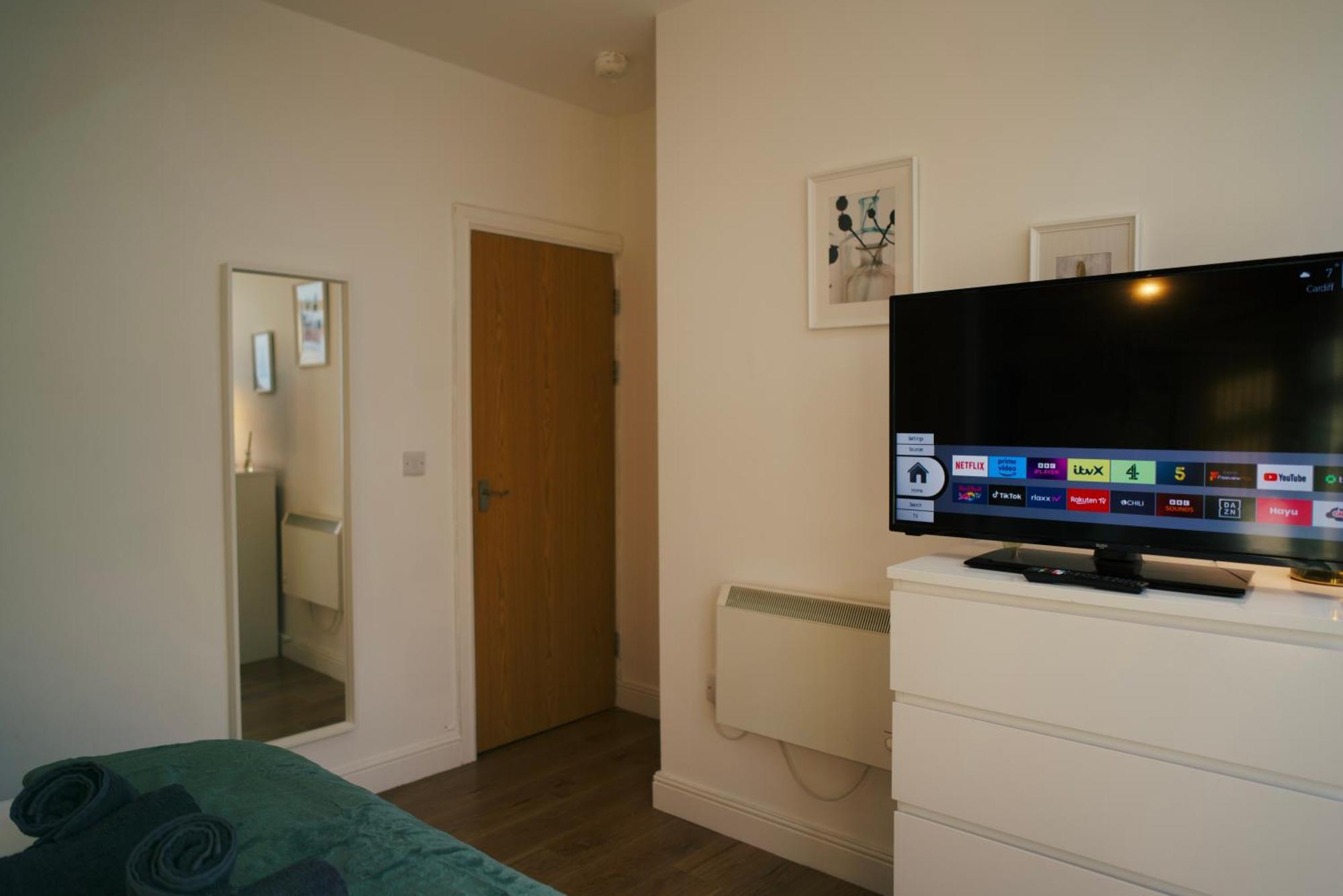 Luxury 3 Bed Centre Apartment