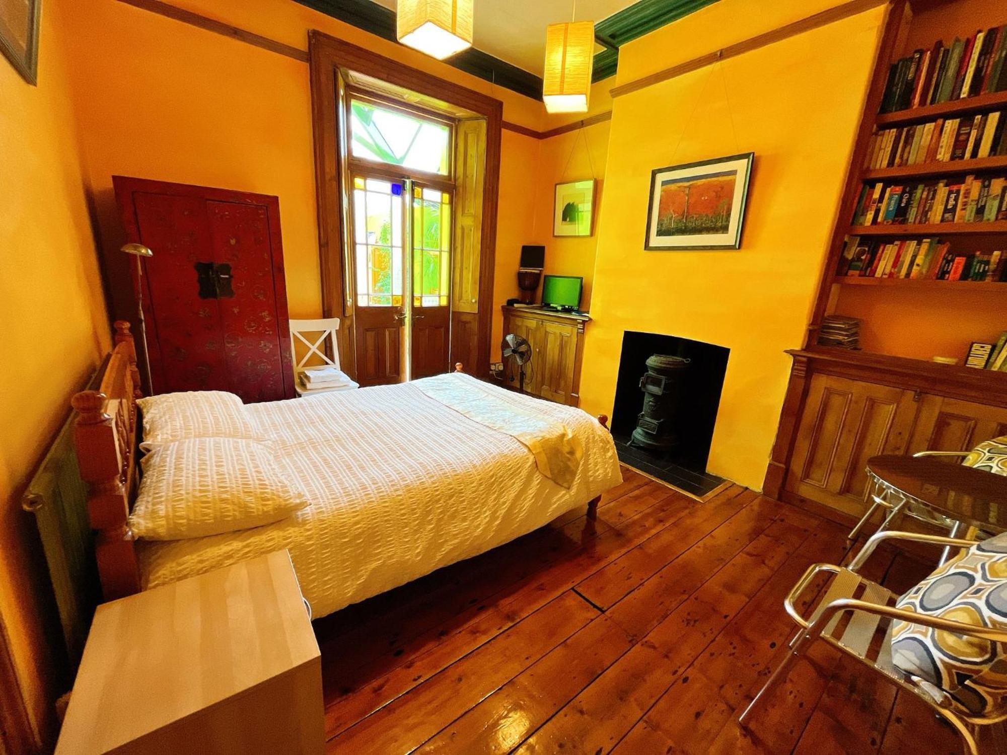Funky Urban Jungle Bed & Breakfast *