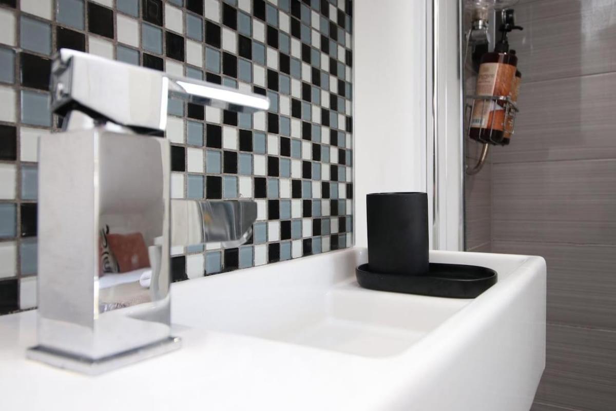 Apartment Chic & Trendy *