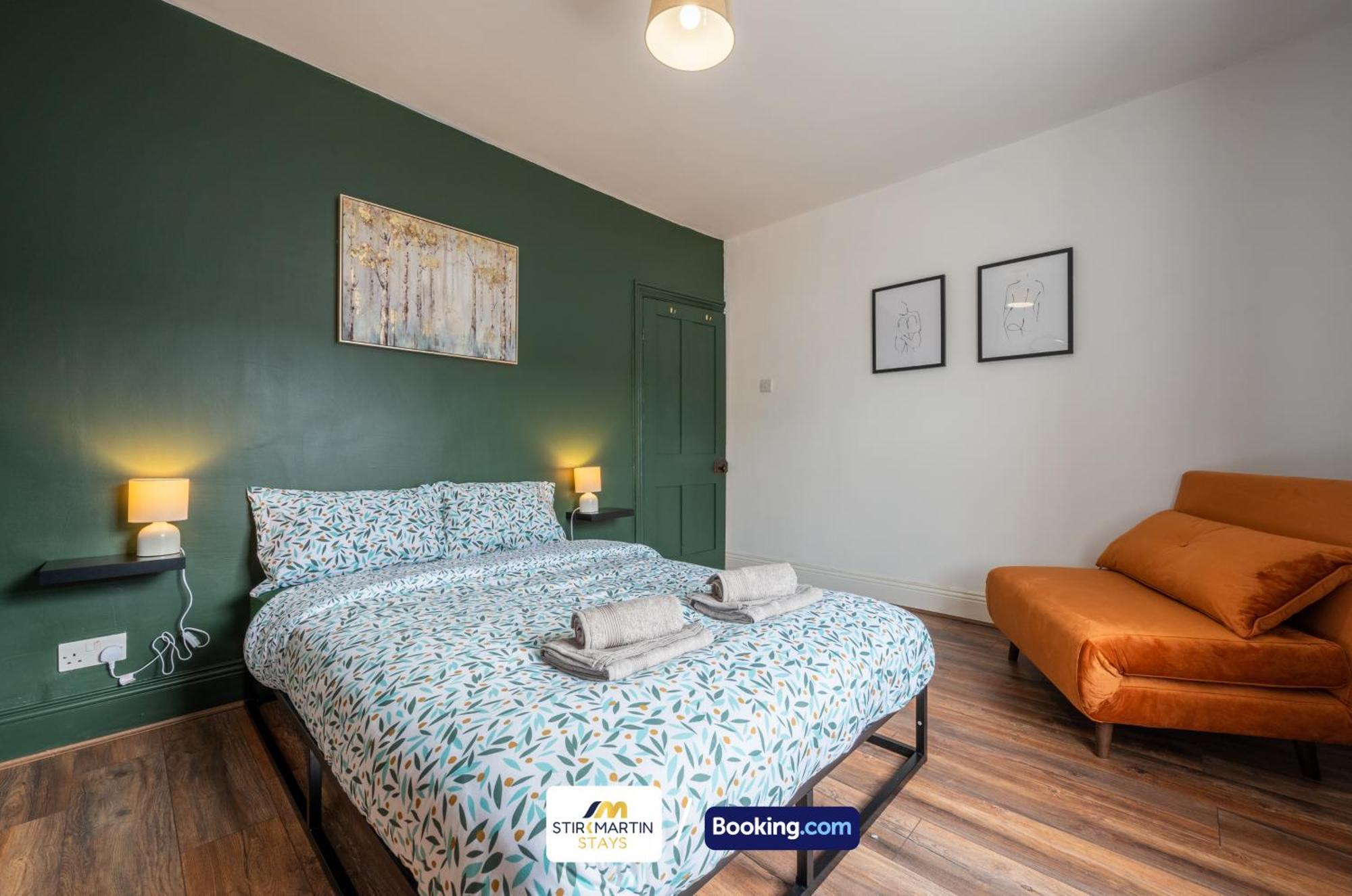 Stylish 2 Bedroom Townhouse By Stirkmartin Short Lets & Serviced With Free Parking & Sleeps5 * Cardiff