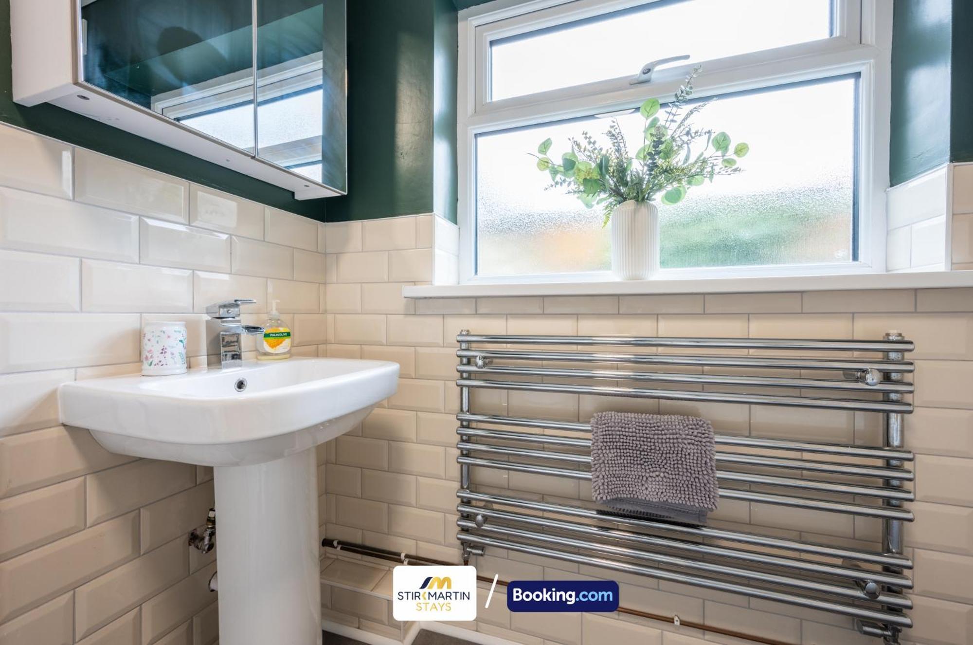 Holiday home Stylish 2 Bedroom Townhouse By Stirkmartin Short Lets & Serviced With Free Parking & Sleeps5 Cardiff