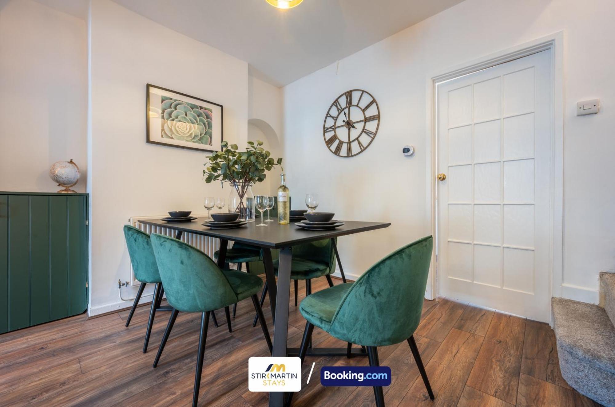 Stylish 2 Bedroom Townhouse By Stirkmartin Short Lets & Serviced With Free Parking & Sleeps5 Cardiff