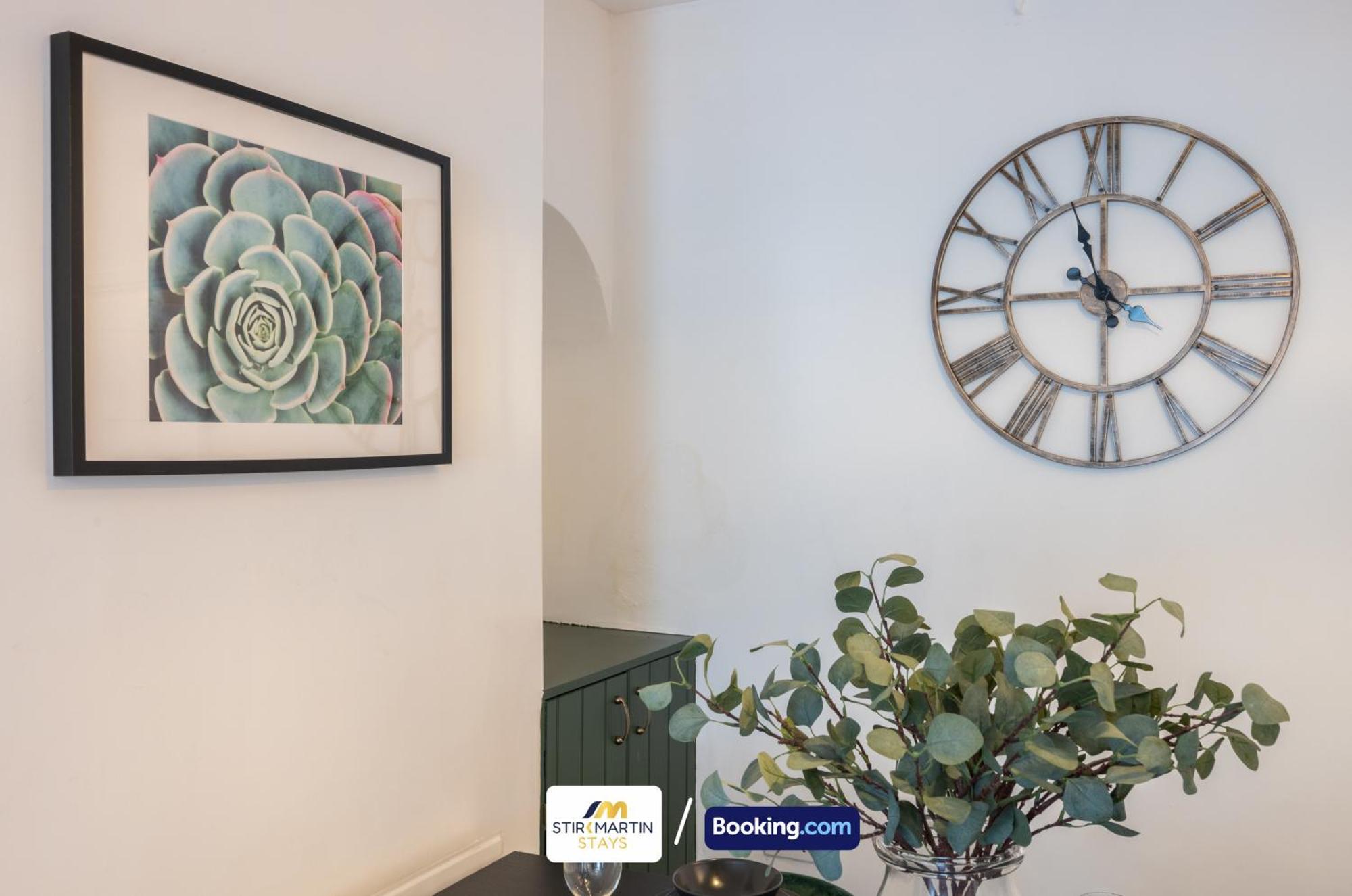 Holiday home Stylish 2 Bedroom Townhouse By Stirkmartin Short Lets & Serviced With Free Parking & Sleeps5