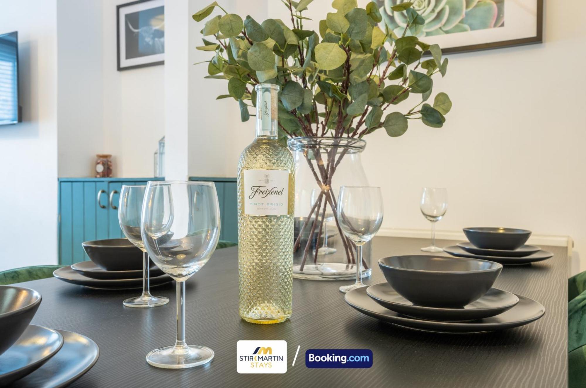 Stylish 2 Bedroom Townhouse By Stirkmartin Short Lets & Serviced With Free Parking & Sleeps5 Holiday home Cardiff
