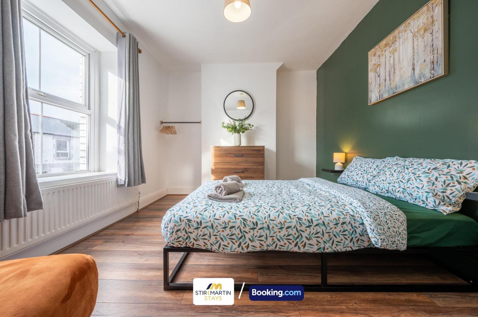 Holiday home Stylish 2 Bedroom Townhouse By Stirkmartin Short Lets & Serviced With Free Parking & Sleeps5 Cardiff