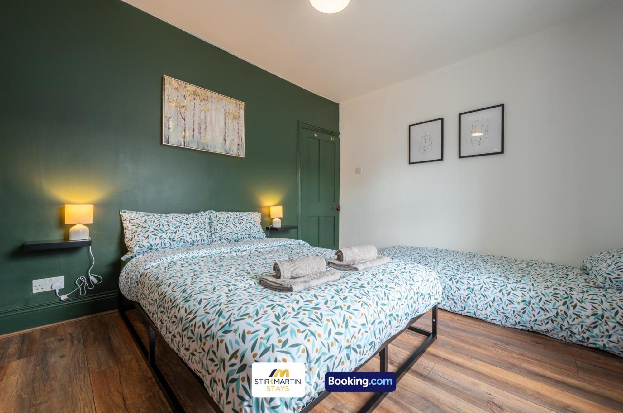 Holiday home Stylish 2 Bedroom Townhouse By Stirkmartin Short Lets & Serviced With Free Parking & Sleeps5 Cardiff