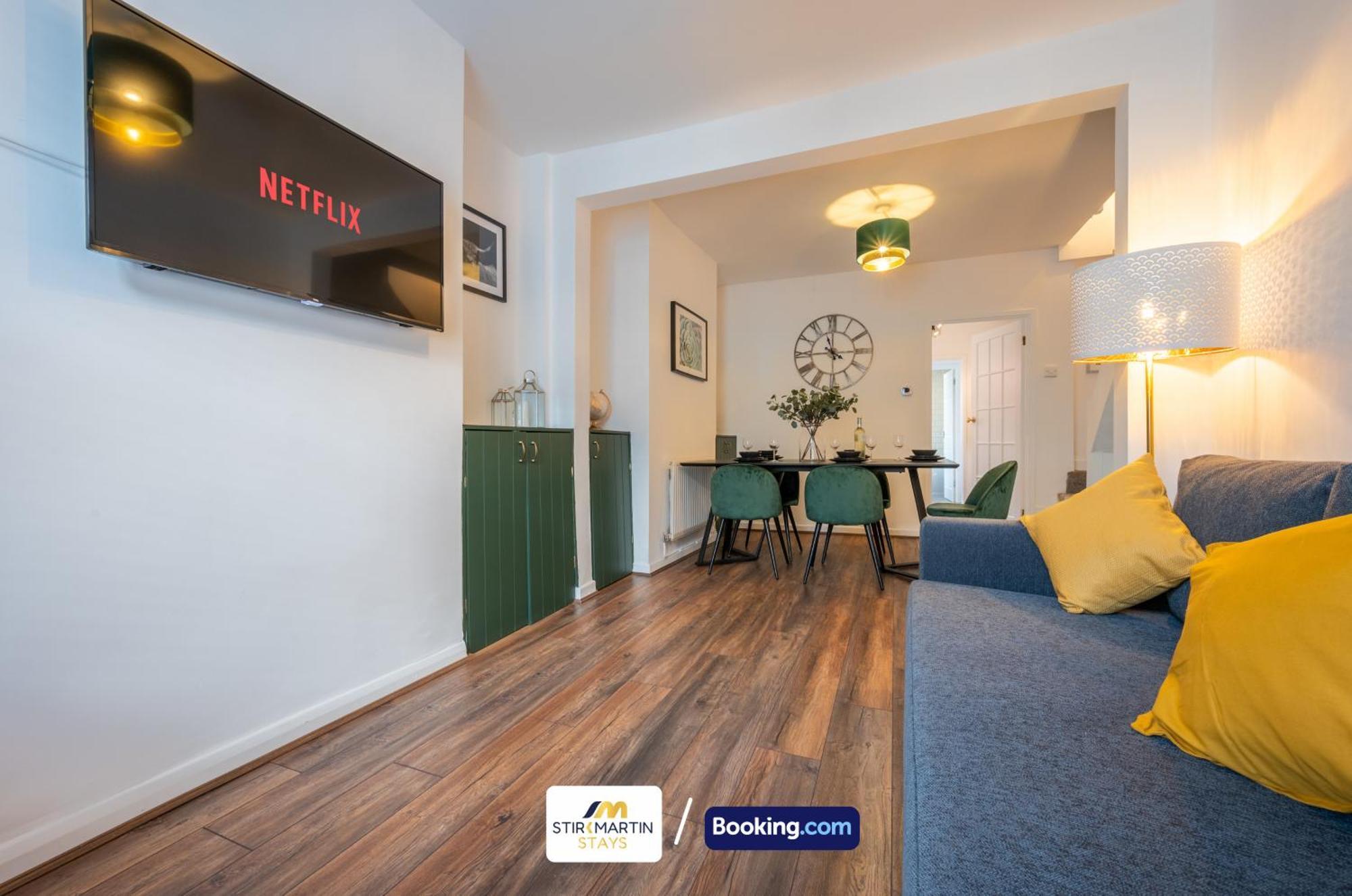 Holiday home Stylish 2 Bedroom Townhouse By Stirkmartin Short Lets & Serviced With Free Parking & Sleeps5 *