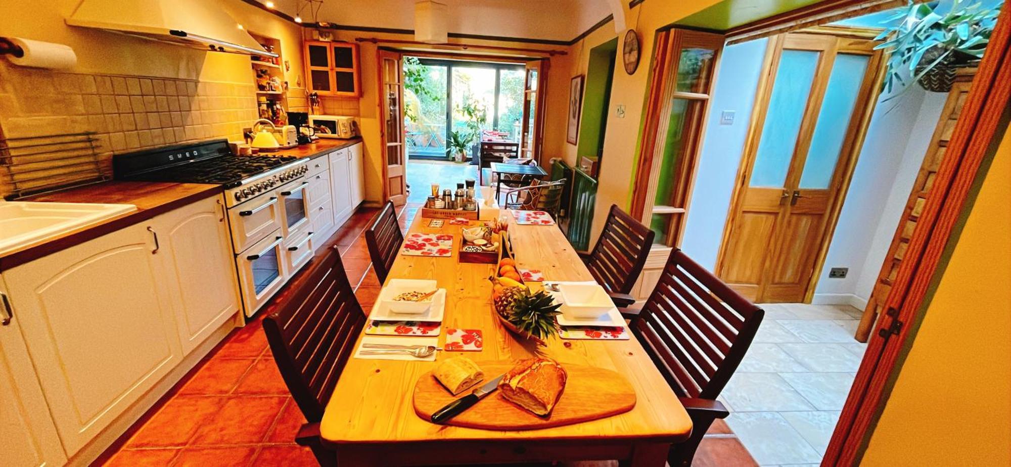 Funky Urban Jungle Bed & Breakfast *