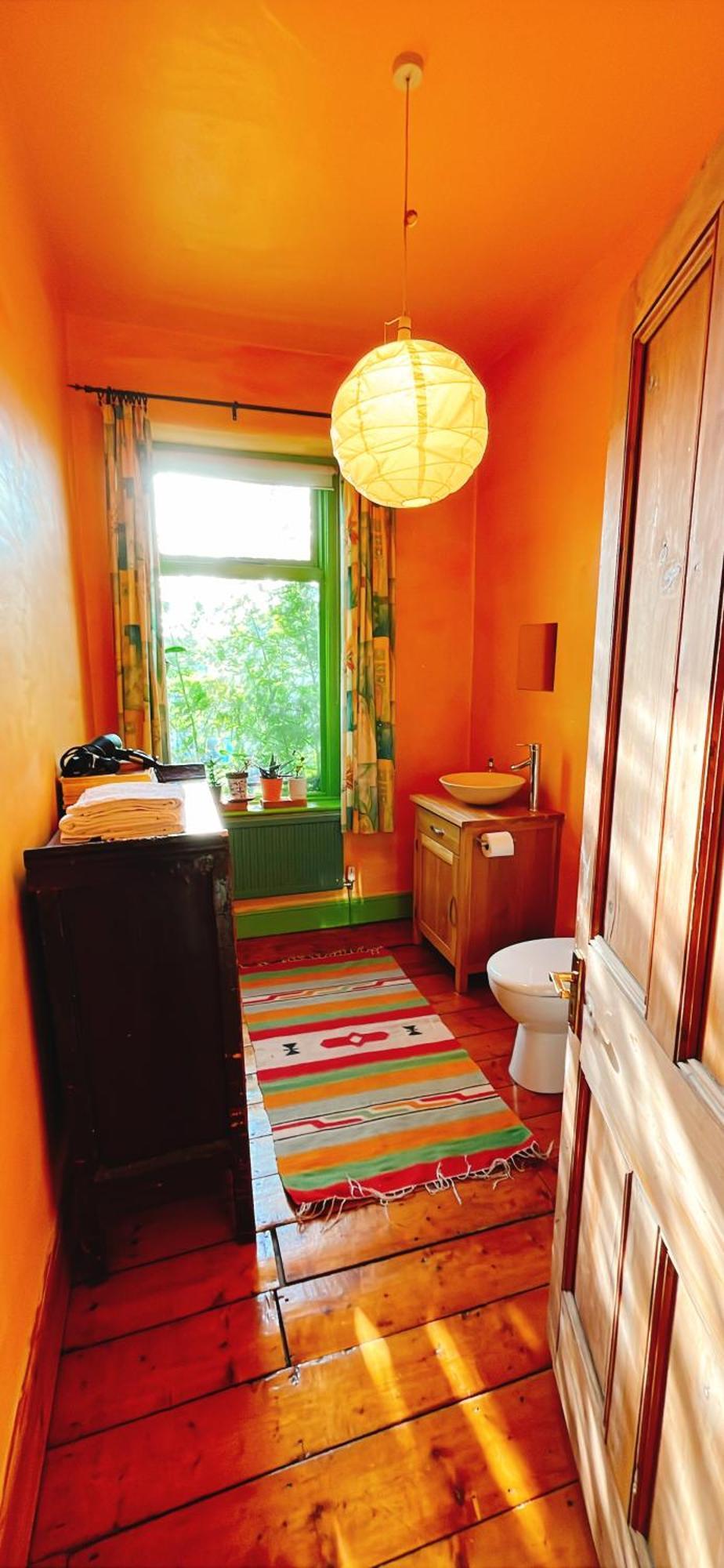 Bed & Breakfast Funky Urban Jungle Cardiff