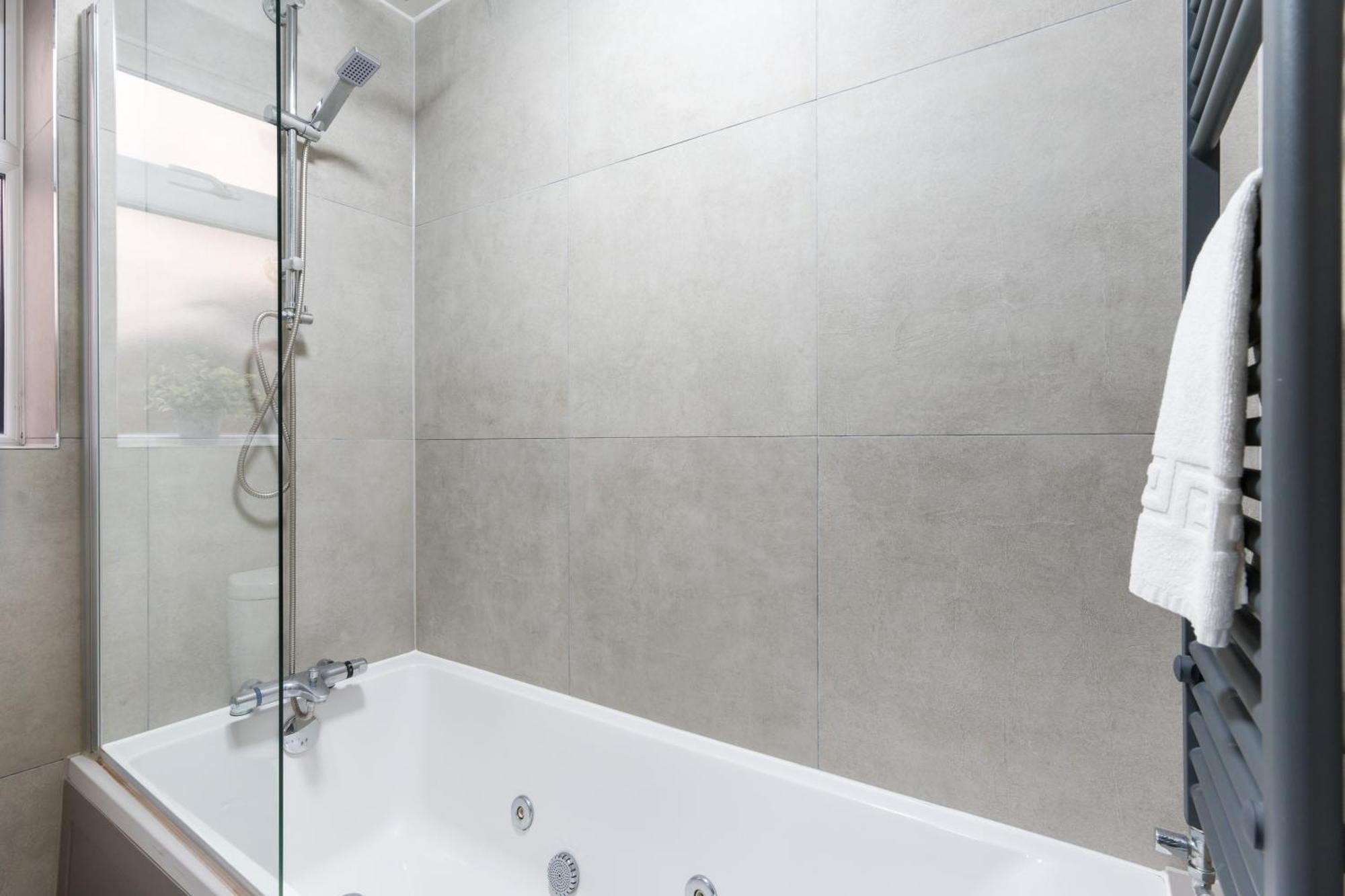 Nottage House Premier * Cardiff