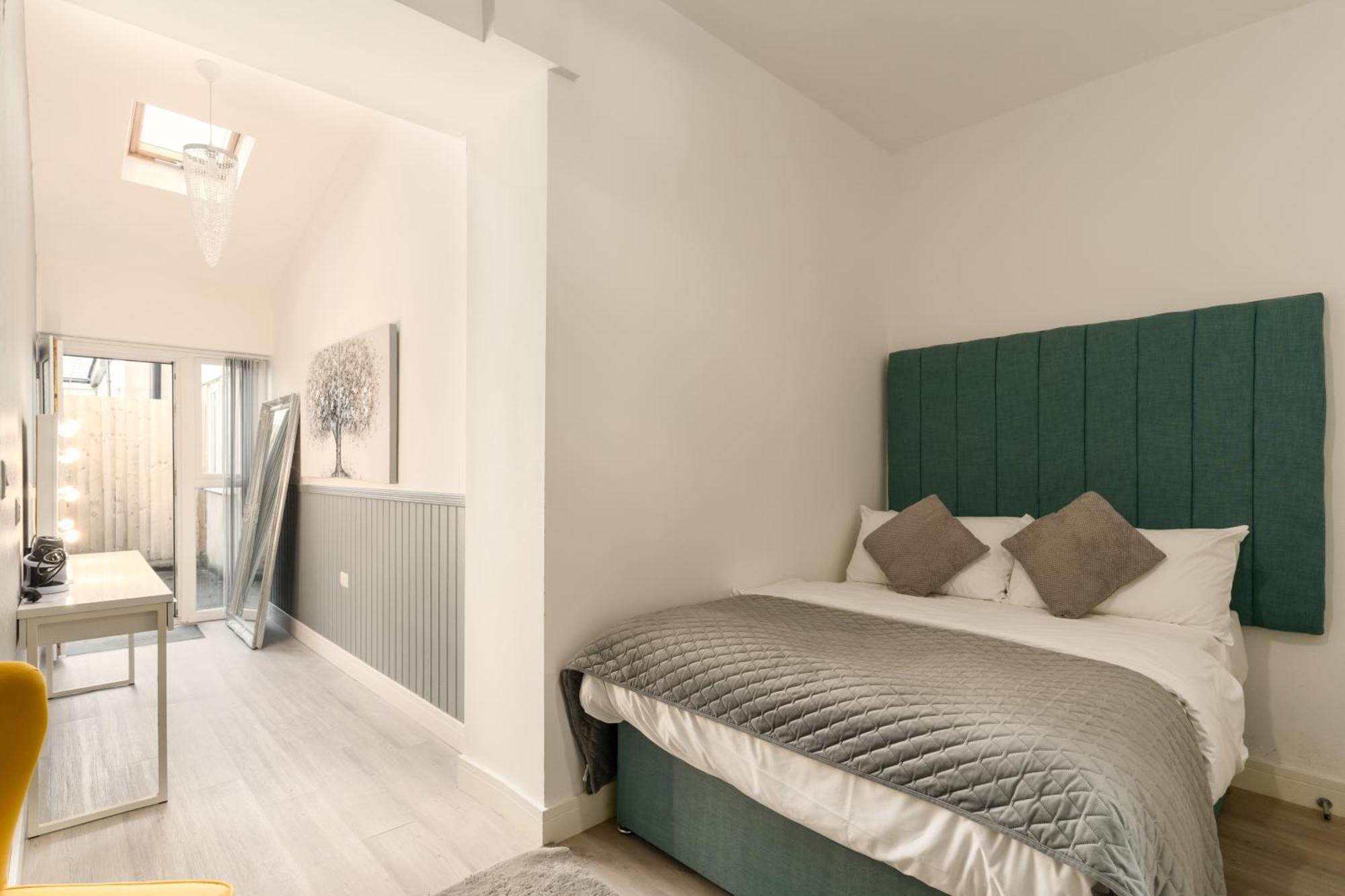 Nottage House Premier * Cardiff