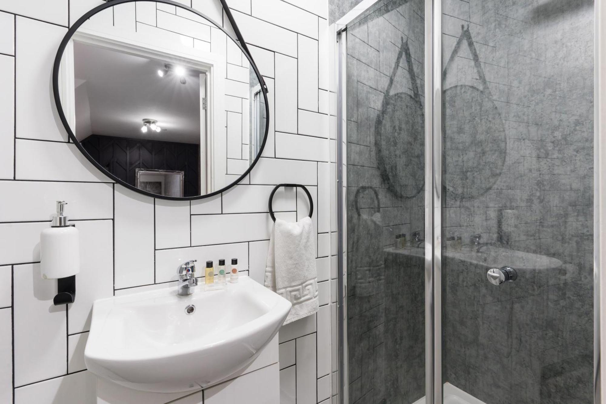 Nottage House Premier * Cardiff