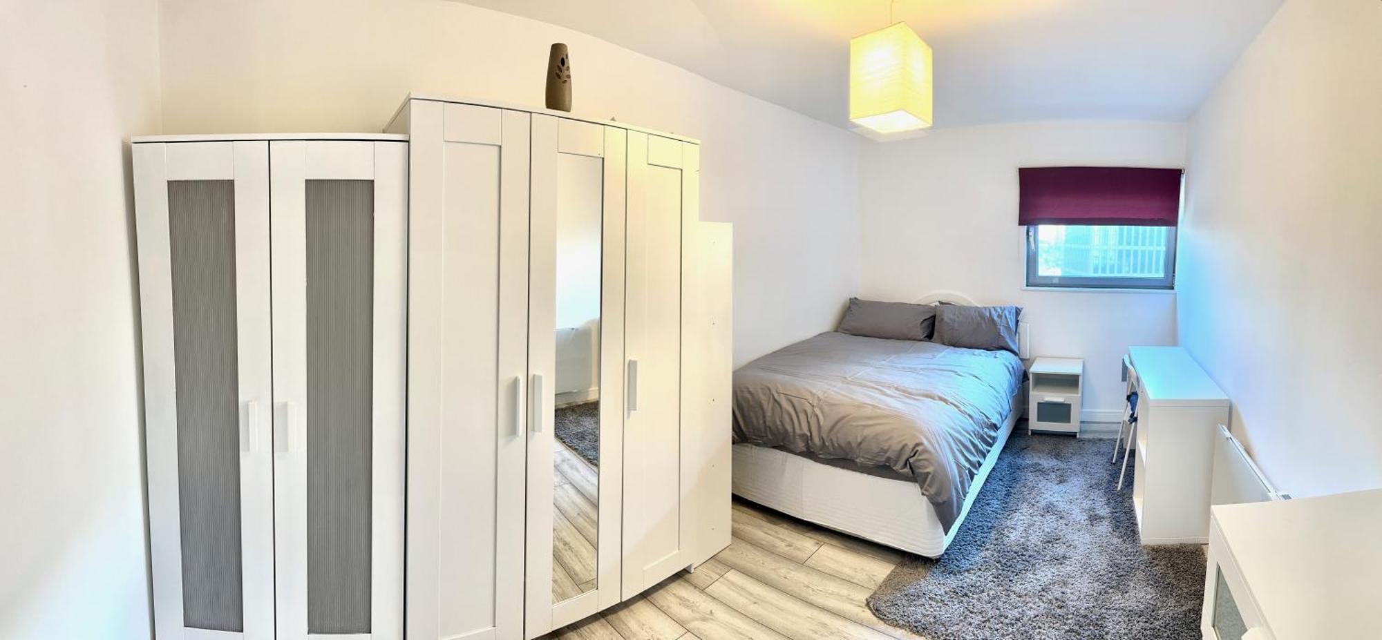 Homestay Large Double In Centre With Live In Host
