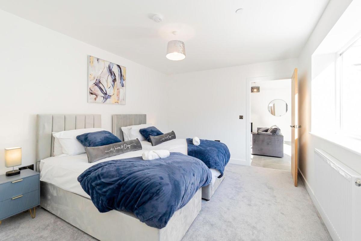 Luxury With Parking Near Everything! Netflix, Pool, Gaming - Long Savings - Perfect For Nhs, Contractors, Relocators *