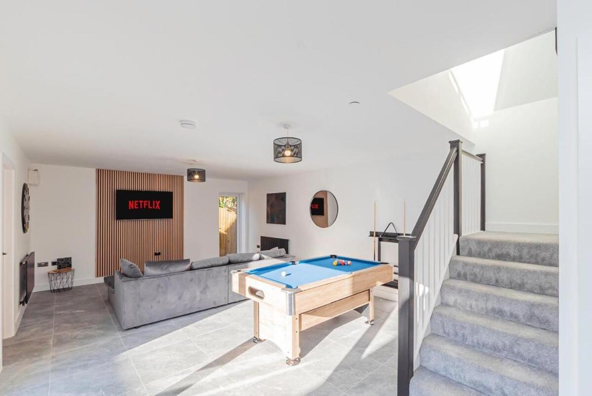 Luxury With Parking Near Everything! Netflix, Pool, Gaming - Long Savings - Perfect For Nhs, Contractors, Relocators Cardiff