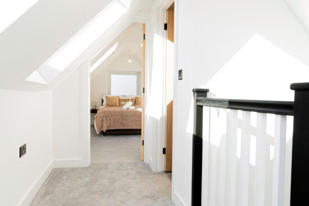 Luxury With Parking Near Everything! Netflix, Pool, Gaming - Long Savings - Perfect For Nhs, Contractors, Relocators * Cardiff