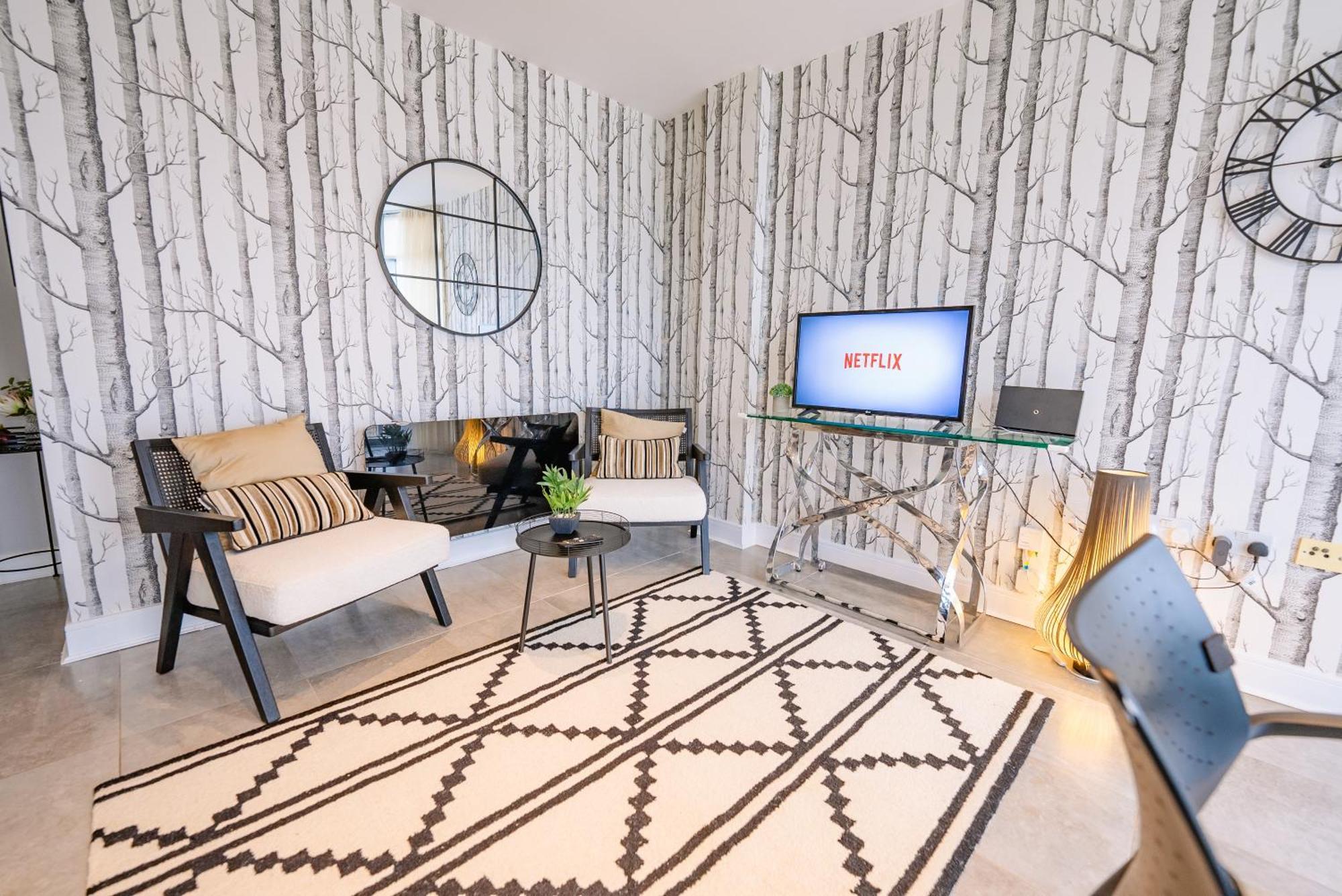 Luxurious Penthouse With Panoramic Views & Free Parking In Centre Apartment *