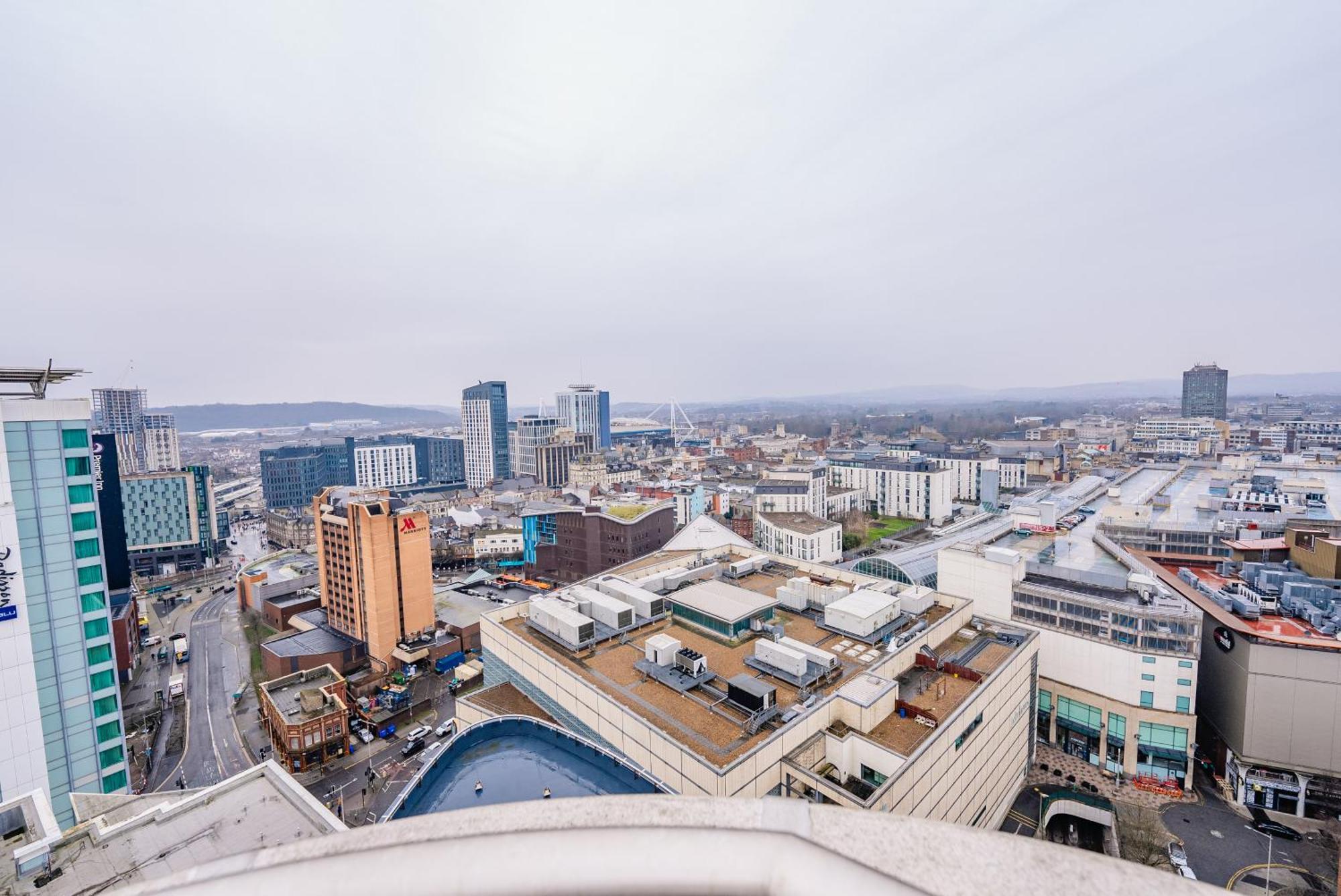Apartment Luxurious Penthouse With Panoramic Views & Free Parking In Centre *