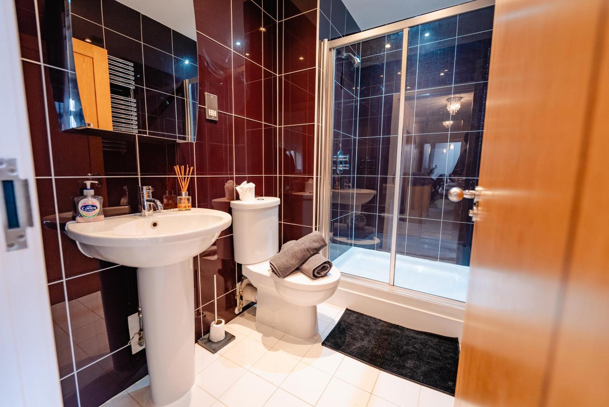Luxurious Penthouse With Panoramic Views & Free Parking In Centre * Cardiff