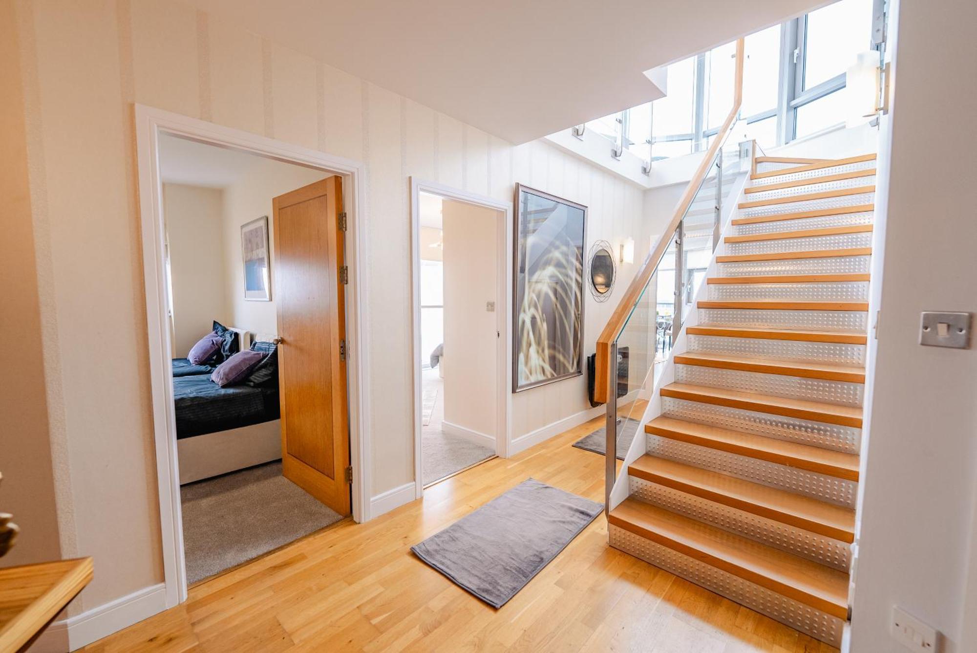 Apartment Luxurious Penthouse With Panoramic Views & Free Parking In Centre *