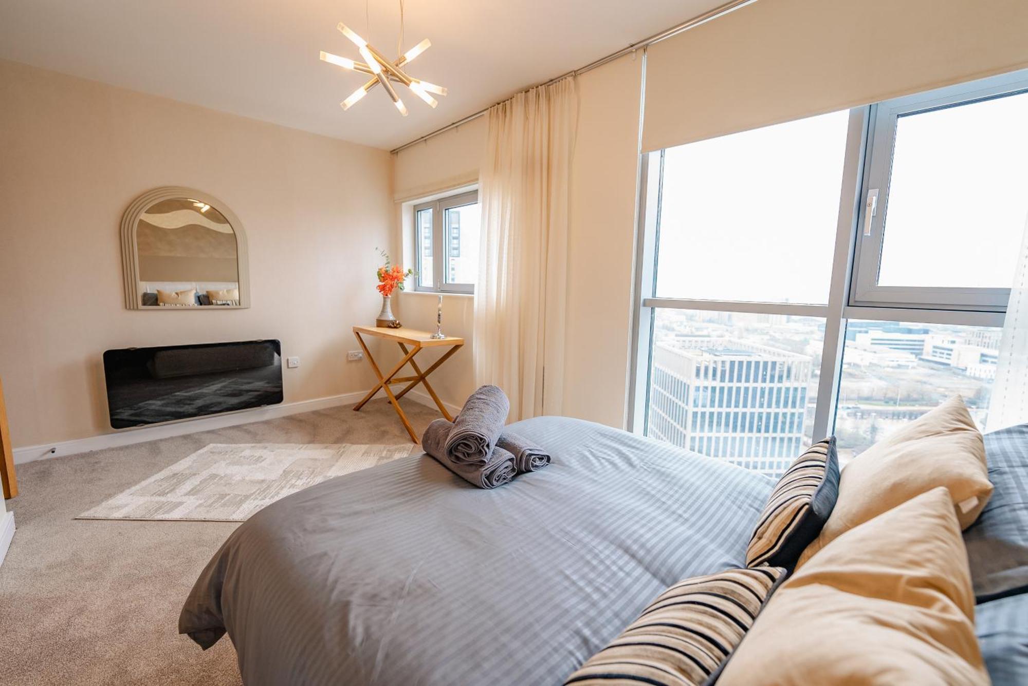 Apartment Luxurious Penthouse With Panoramic Views & Free Parking In Centre Cardiff