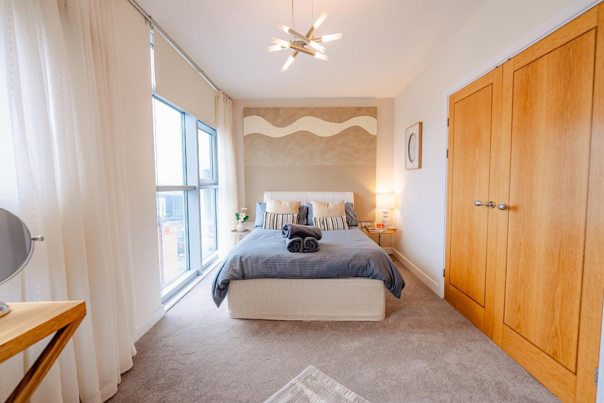 Apartment Luxurious Penthouse With Panoramic Views & Free Parking In Centre