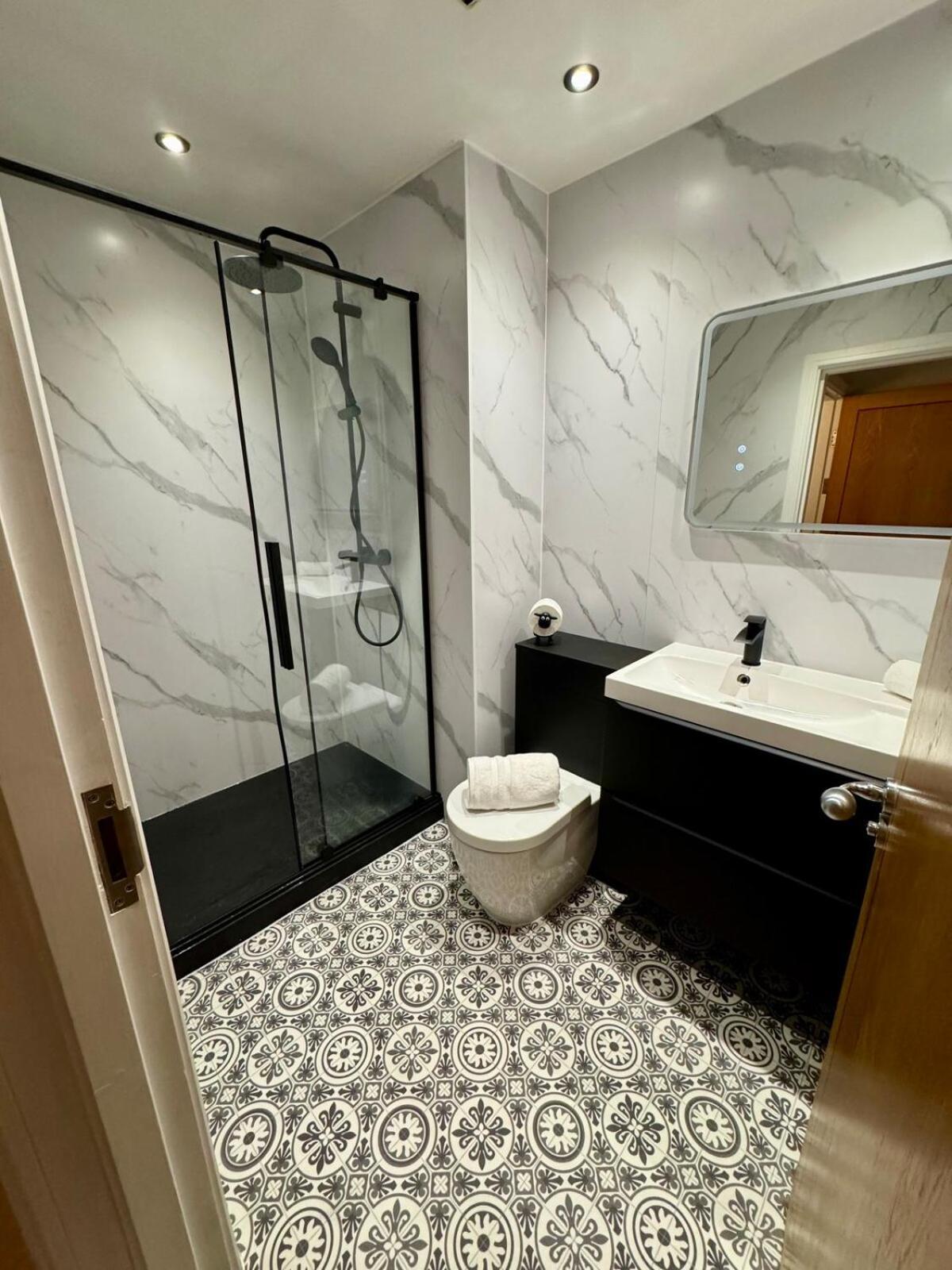267 Stylish 2 Bed Centre Free Parking Apartment *