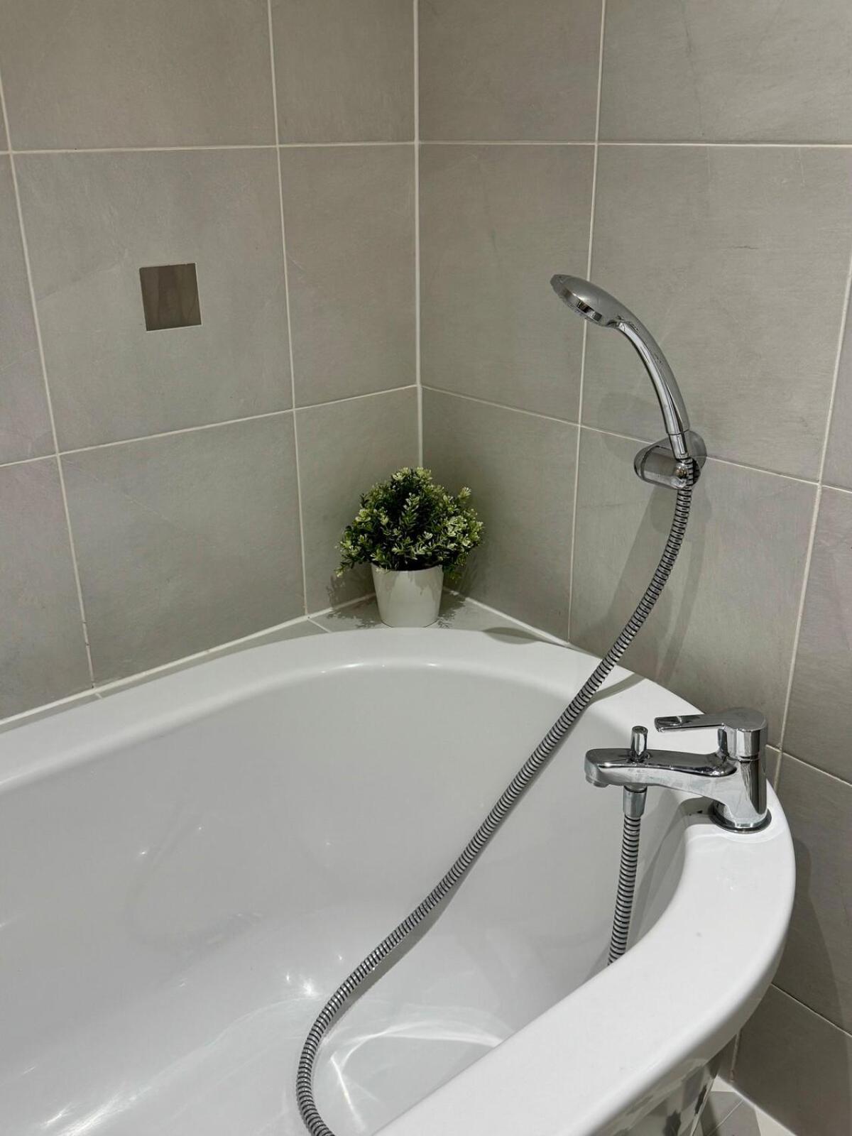 267 Stylish 2 Bed Centre Free Parking Cardiff