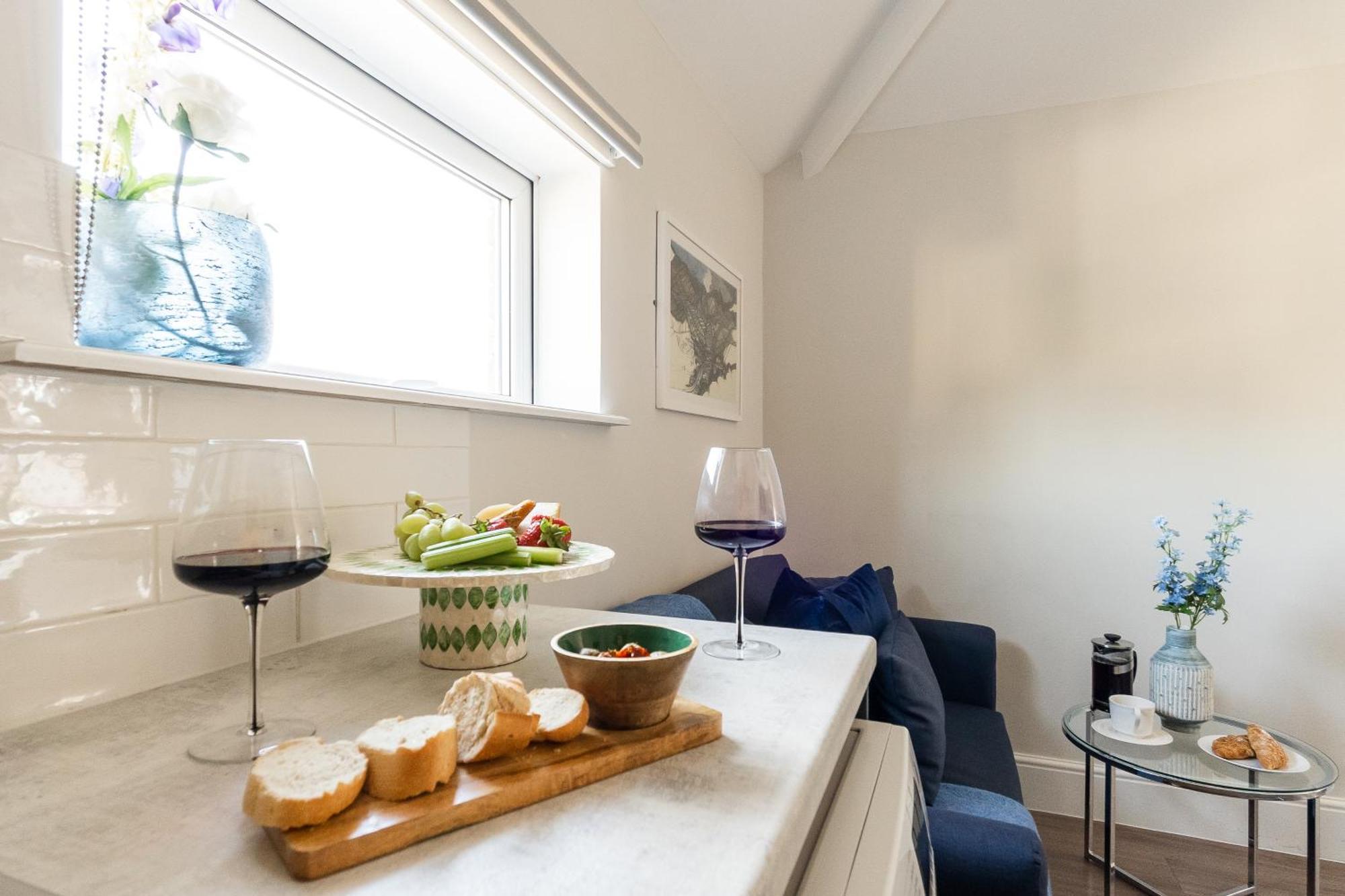 Howard Gardens - 1 Bedroom In Centre Apartment *