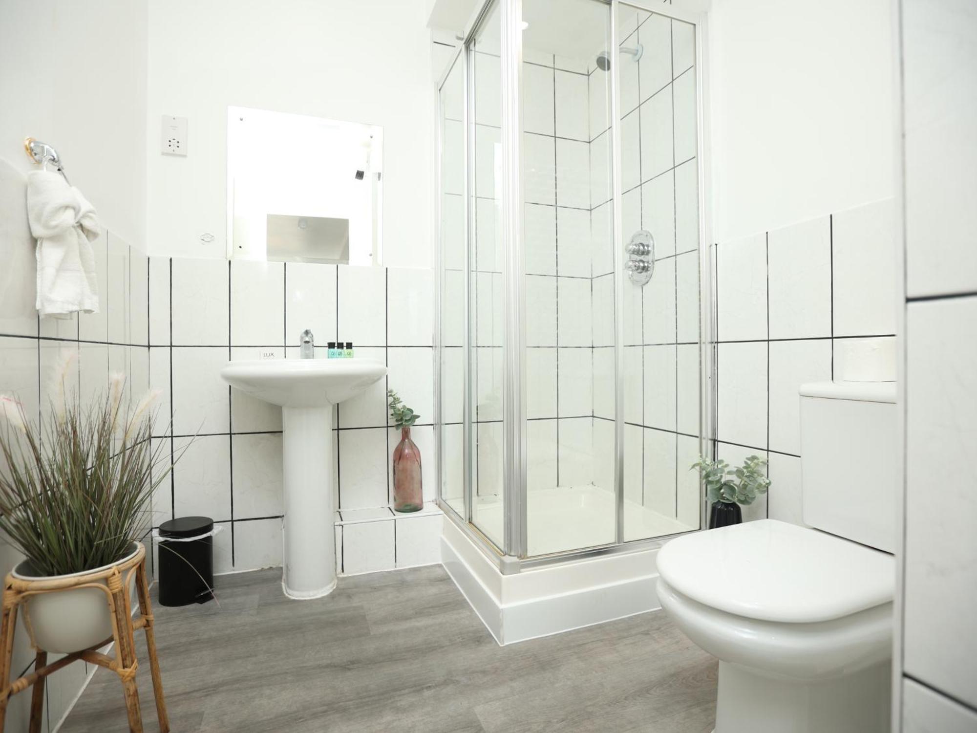 Queen Street Executive By N And N Stays, Close To Centre, Restaurants And Shops, Secure Private Parking, Perfect Location While Visiting For Work Or A Short Break * Cardiff