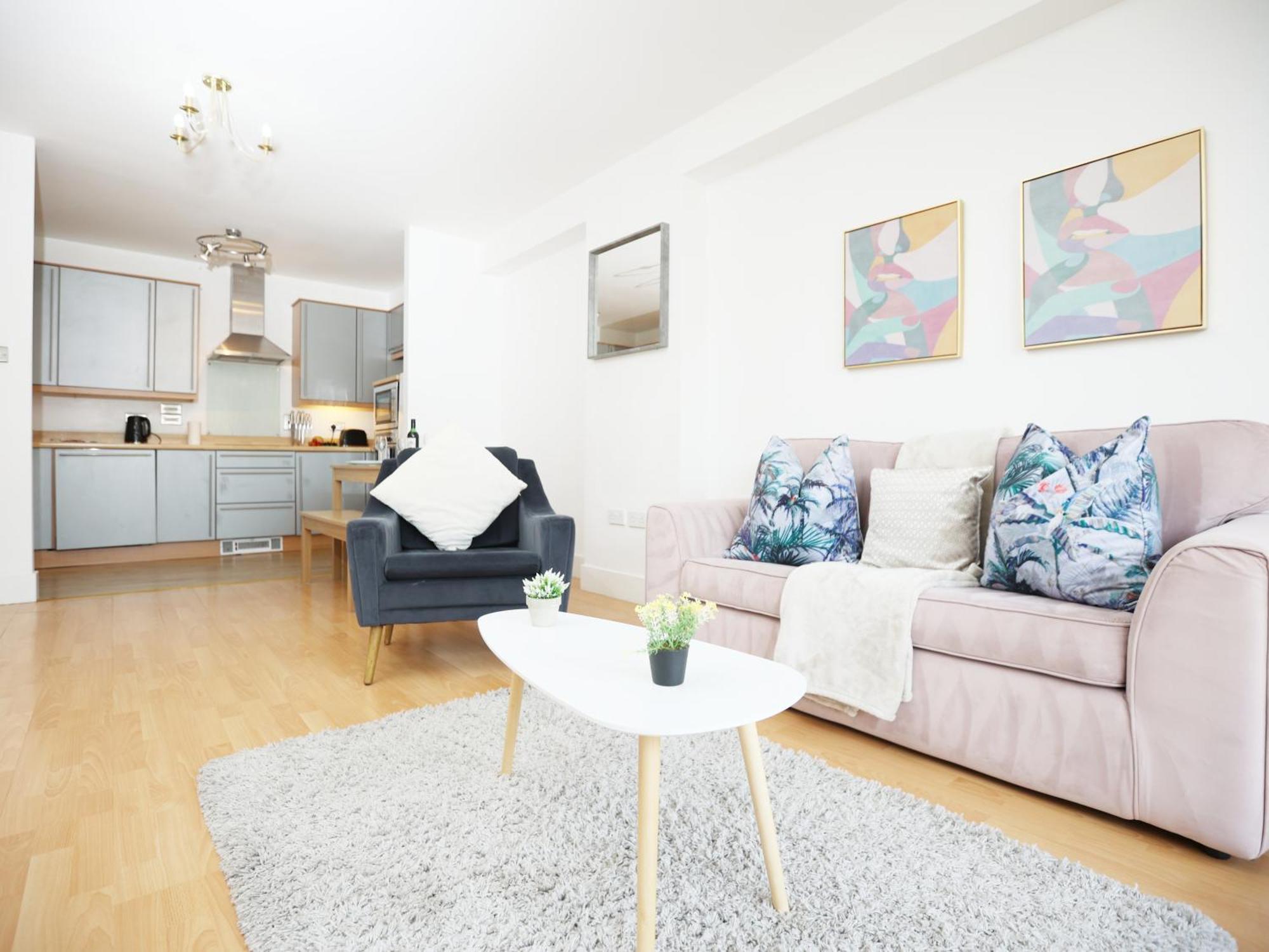 Apartment Queen Street Executive By N And N Stays, Close To Centre, Restaurants And Shops, Secure Private Parking, Perfect Location While Visiting For Work Or A Short Break
