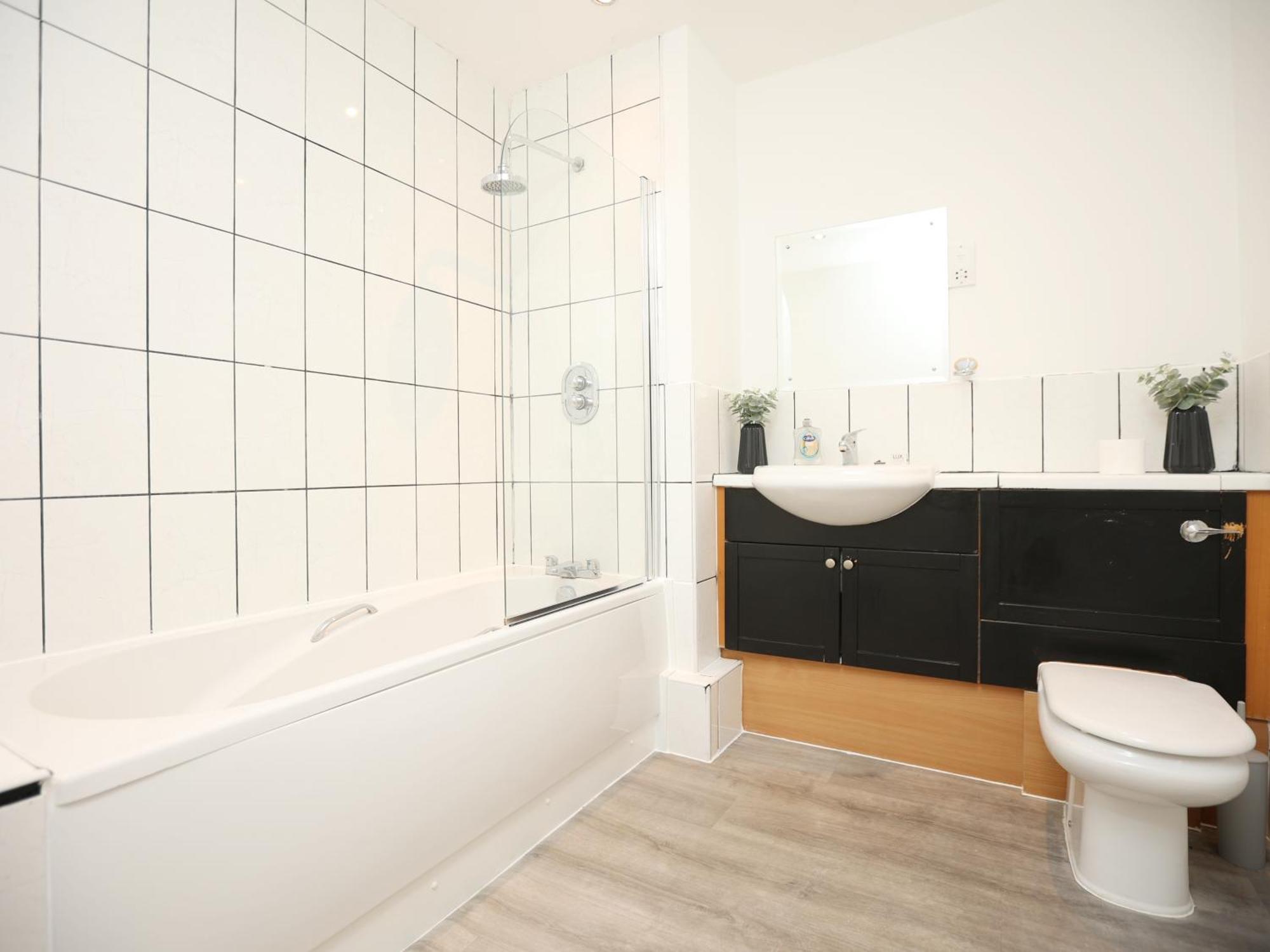 Queen Street Executive By N And N Stays, Close To Centre, Restaurants And Shops, Secure Private Parking, Perfect Location While Visiting For Work Or A Short Break *
