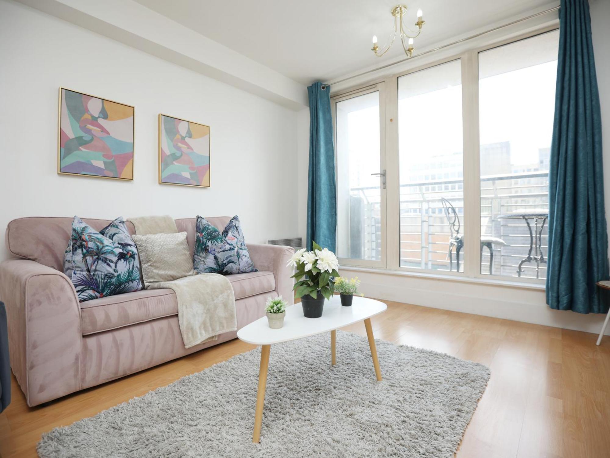 Apartment Queen Street Executive By N And N Stays, Close To Centre, Restaurants And Shops, Secure Private Parking, Perfect Location While Visiting For Work Or A Short Break