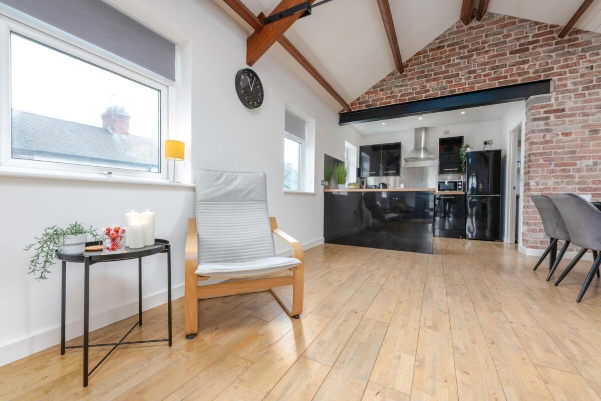 Apartment Chic 2 Bedroom House In The Heart Of *