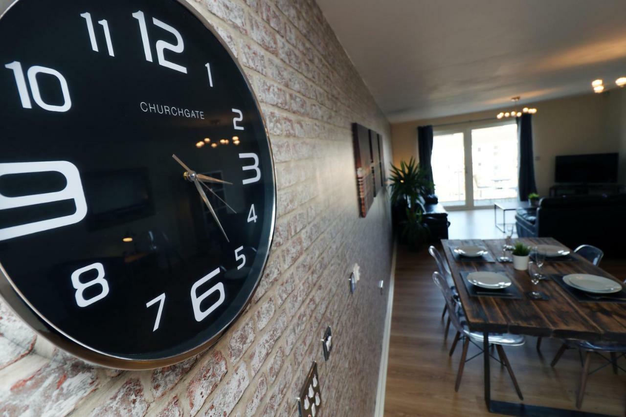 Central Century Wharf - Perfect Location, Swimming Pool And Gym Access Apartment *