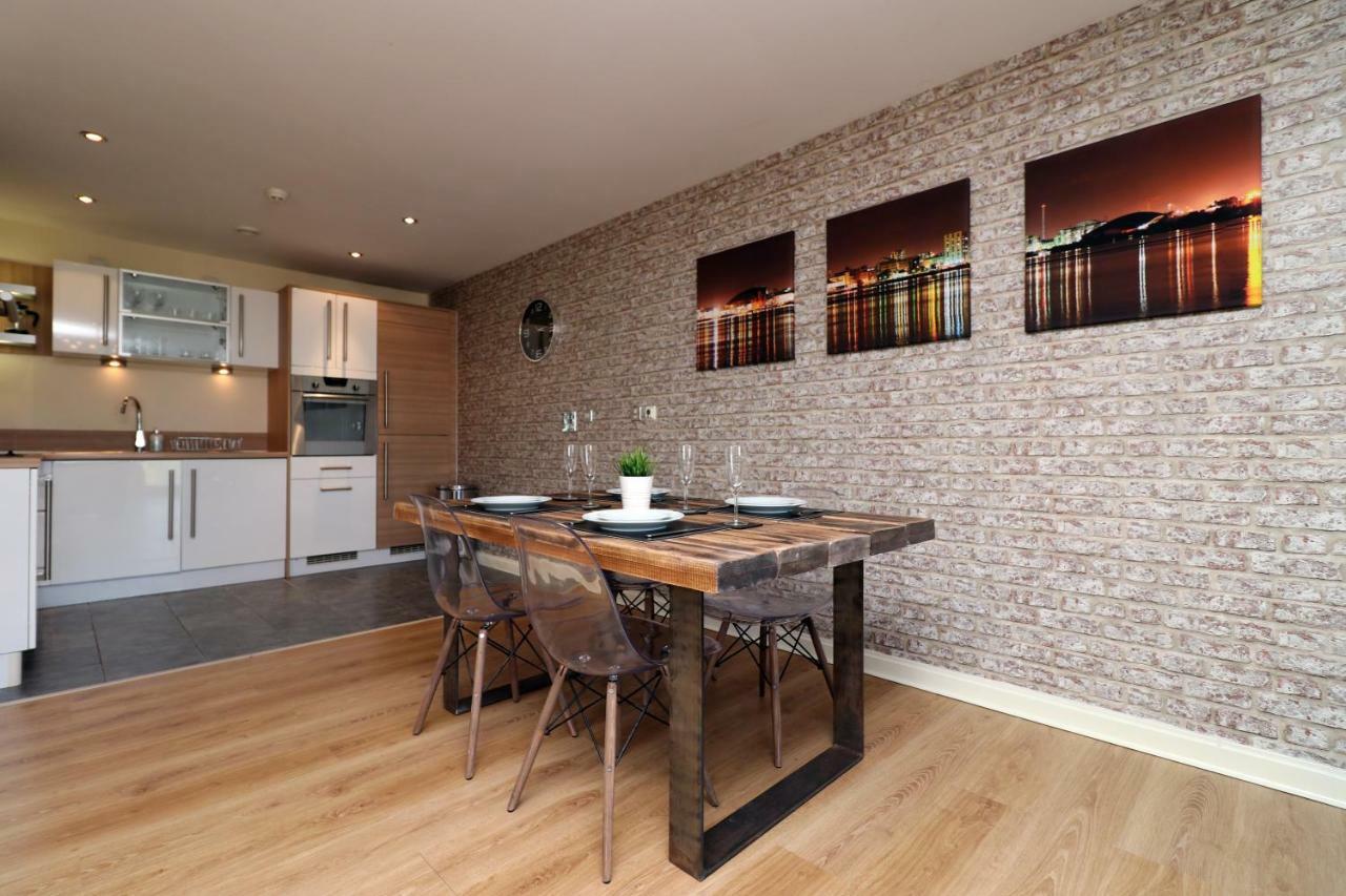 Central Century Wharf - Perfect Location, Swimming Pool And Gym Access * Cardiff