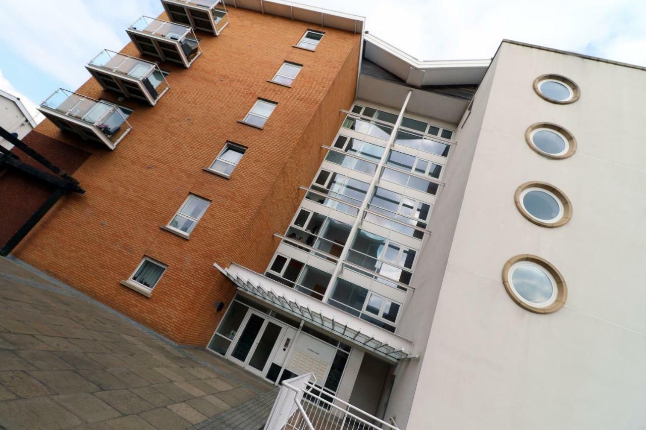 Central Century Wharf - Perfect Location, Swimming Pool And Gym Access Apartment Cardiff
