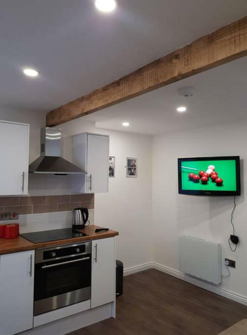 With Roof Terrace Close To City Centre Apartment Cardiff