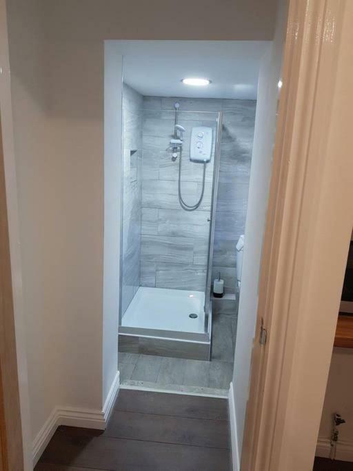 With Roof Terrace Close To City Centre Apartment Cardiff