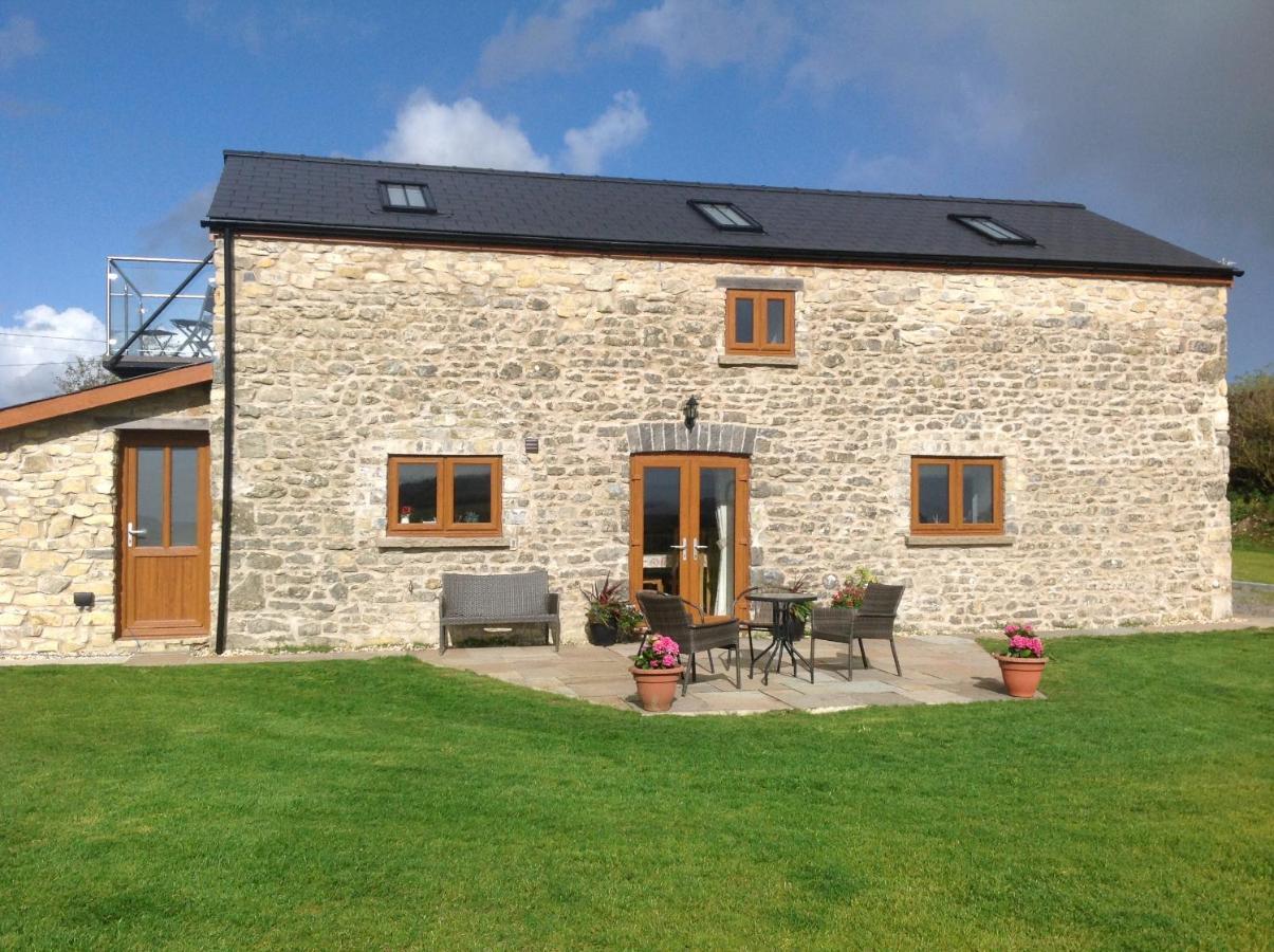 Beautiful Dog Freindly Cottage Near Cowbridge Barry & Cardiff Holiday home *