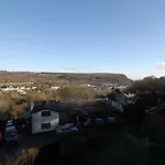 Violet Cottage 3 Bedroom Apartment By Cardiff Holiday Homes