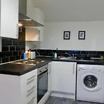 Bright And Modern 4 Person Apartment In City Centre