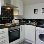 Bright And Modern 4 Person Apartment In City Centre