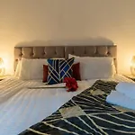 The Gatsby - Beautiful Spacious Central House