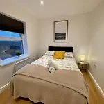 Bute Park Apartment W/ Heating + Private Bathroom
